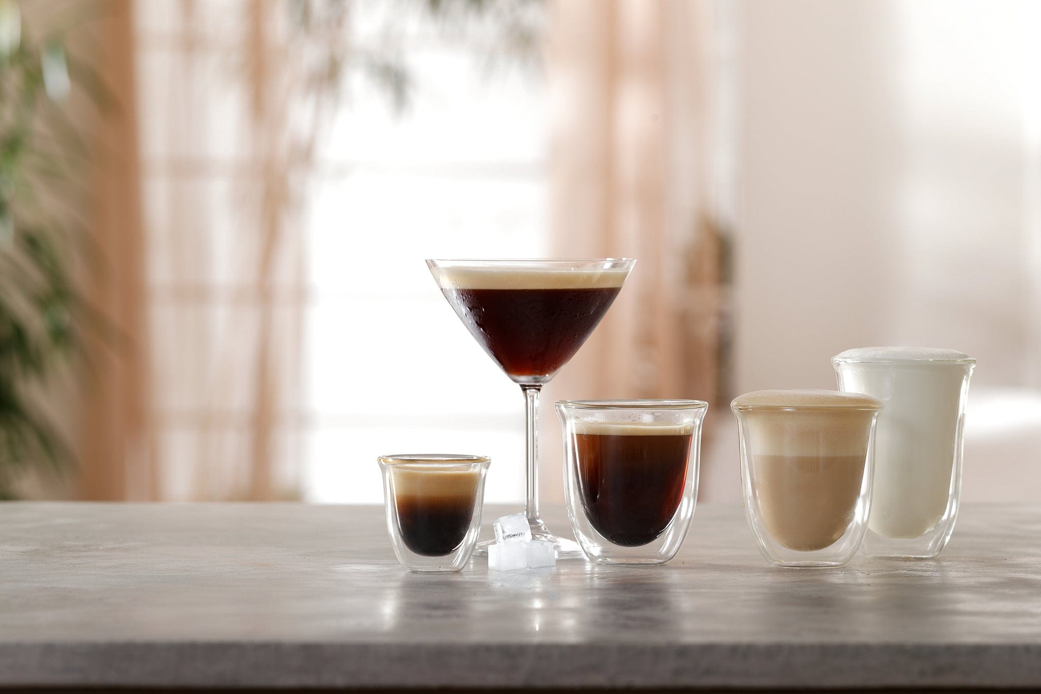 Delonghi Linea Classic Manual Pump Espresso Coffee Machine EM450.M